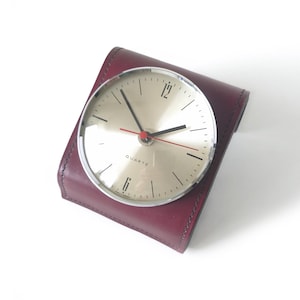 Orologio da scrivania rosso bordeaux in stile metà secolo – Orologio da tavolo in pelle tedesco