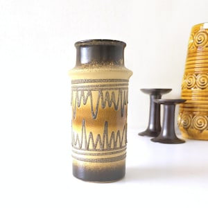 Vintage VEB Haldensleben Vase – East German Pottery – Yellow Heart Beat Pattern – 1970s – Mid-Century Modern Decor
