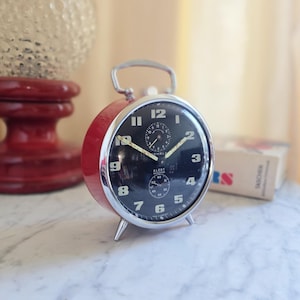 Reloj despertador vintage Wehrle / Decoración de escritorio roja de estilo moderno de mediados de siglo / Alemania Occidental
