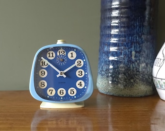 Reloj despertador Lumen de mediados de siglo, reloj de mesa azul, fabricado en Alemania.