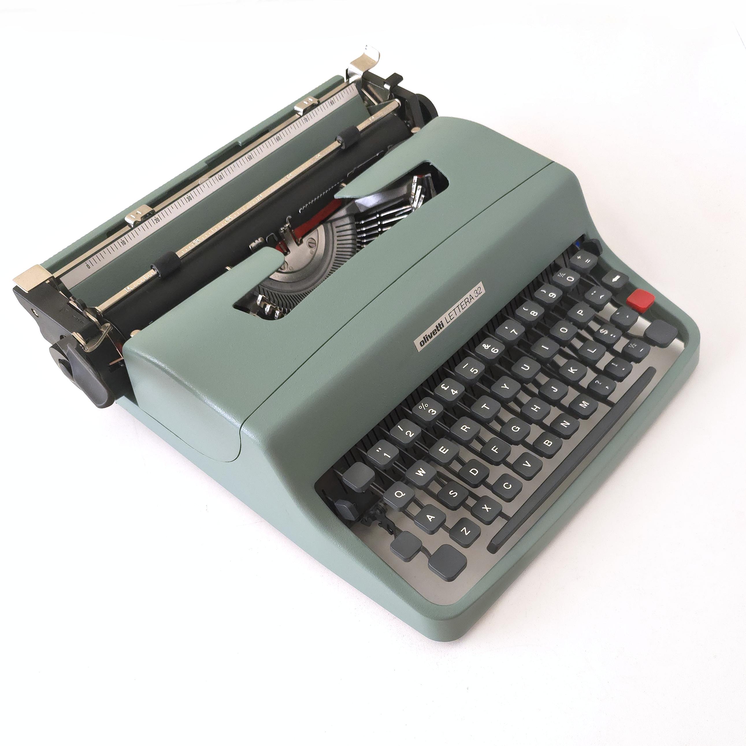 Olivetti Lettera 32 タイプライター、1970 年代ポータブル、新品同様