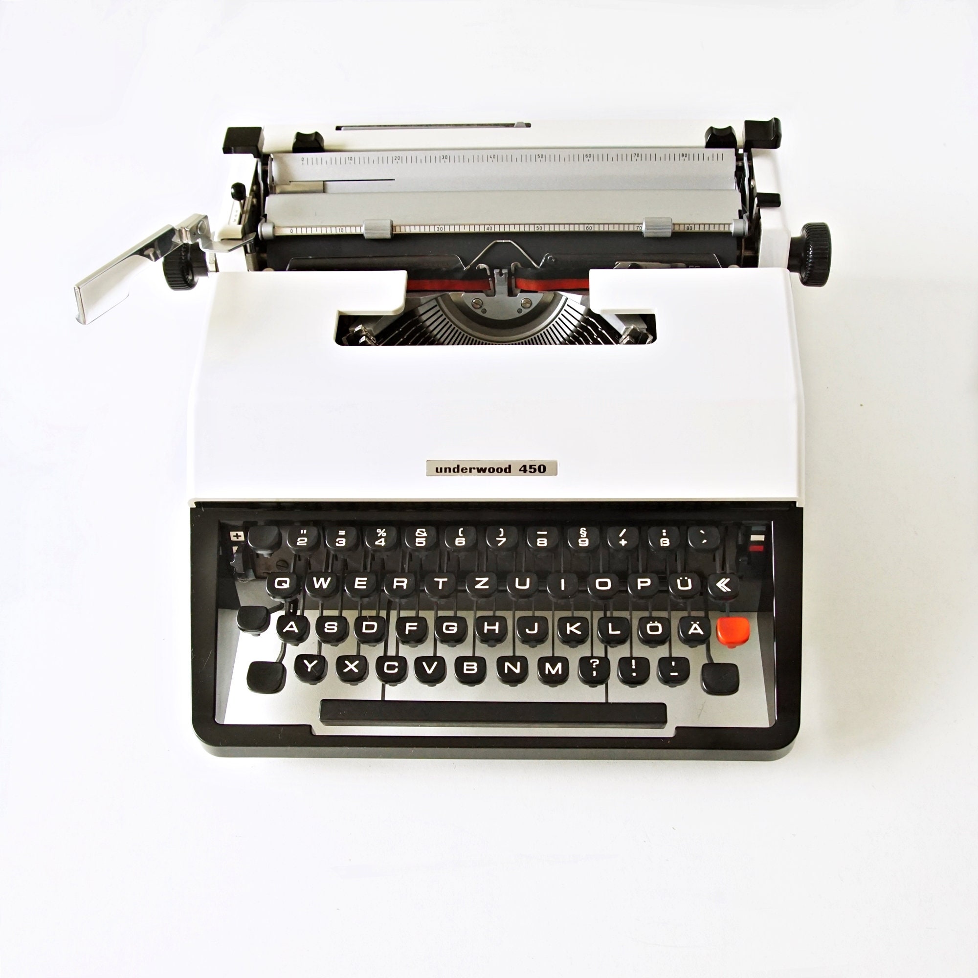 MINT condition UNDERWOOD 450 Typewriter. Professionall serviced 