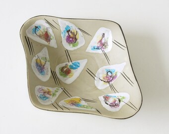 FLORA GOUDA Rumba, off White Mid Century Dish, Colorful Abstract