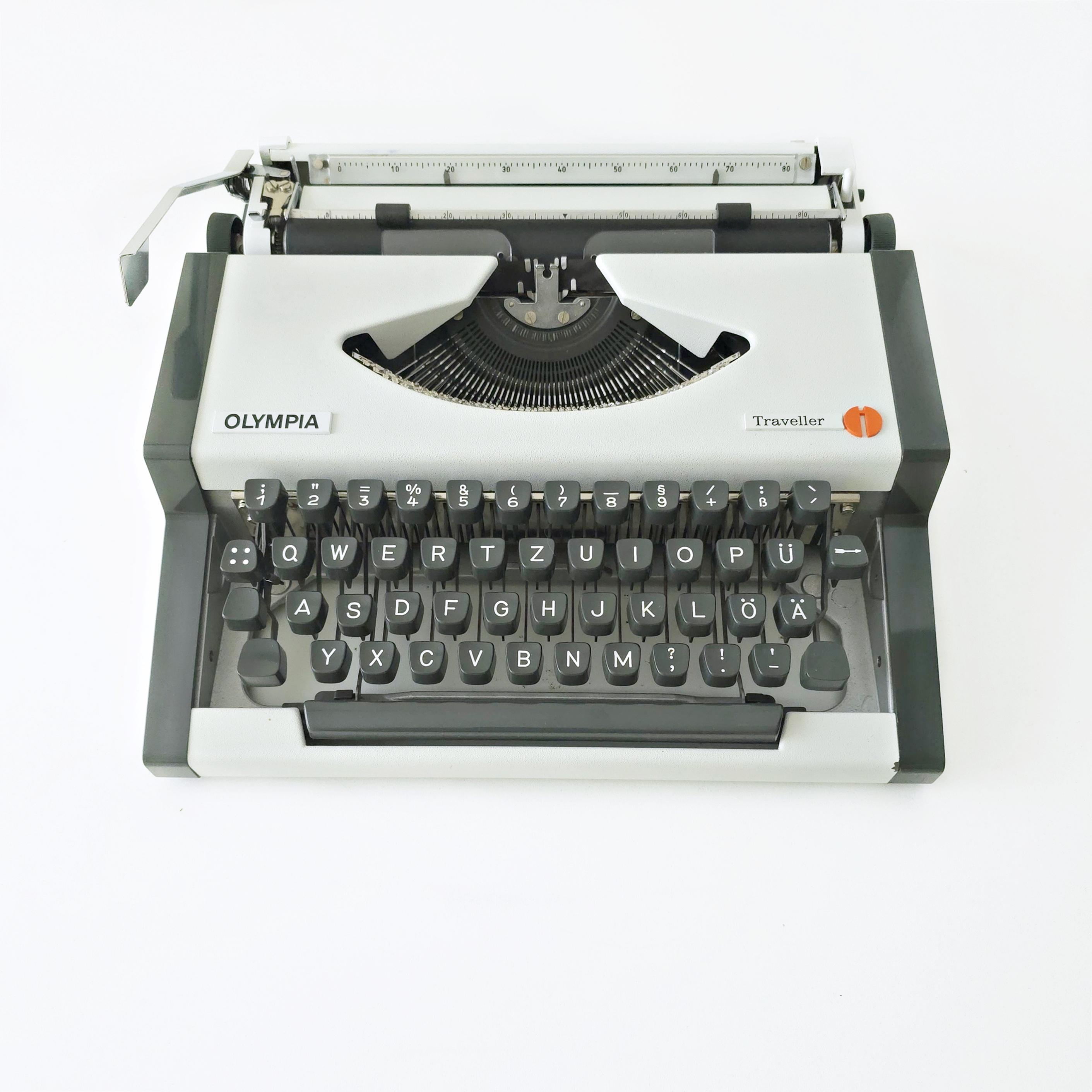 Vintage Olympia Traveller De Luxe Portable Typewriter - White