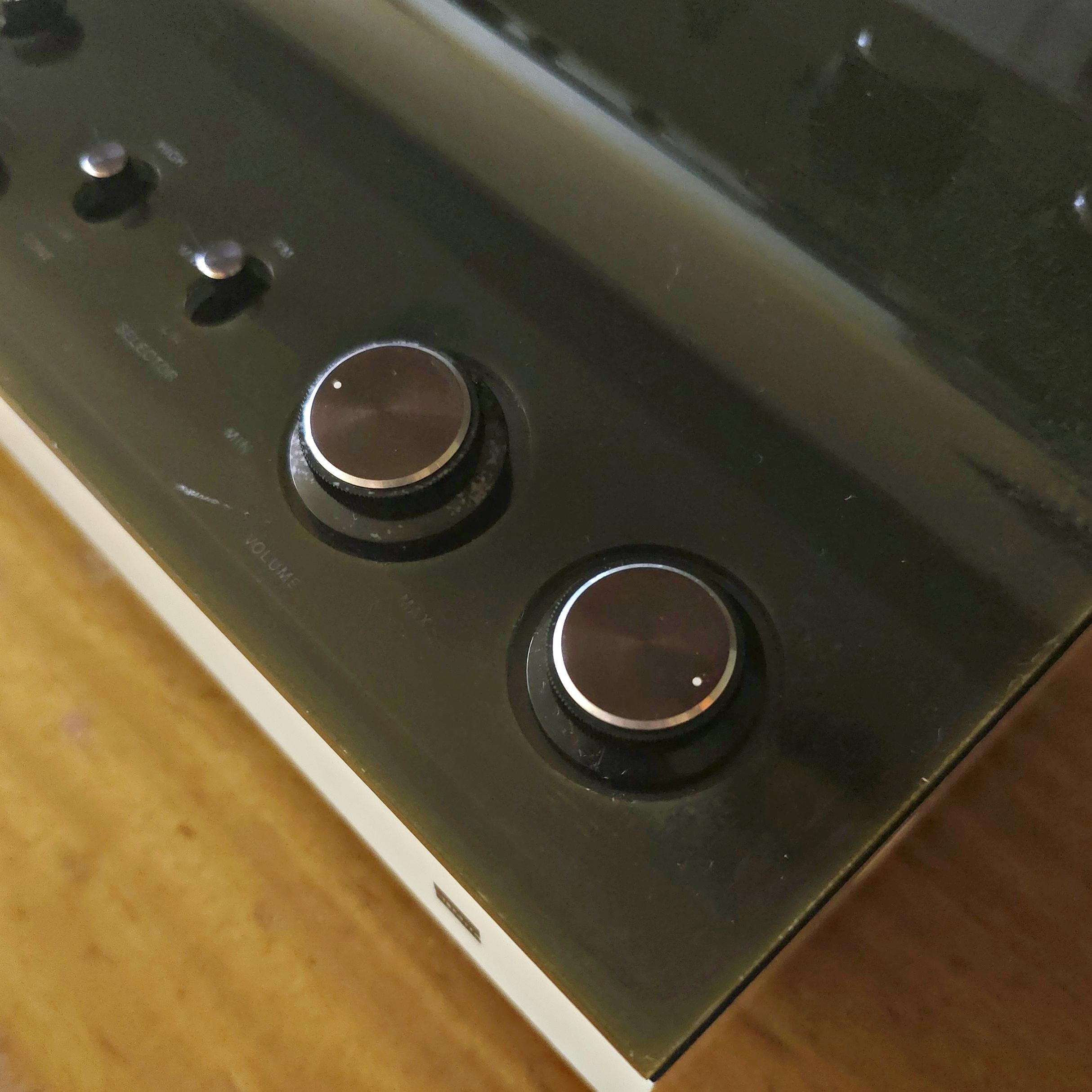 Radio réveil avec Charge Induction Essentielb RRVI-100 Noir