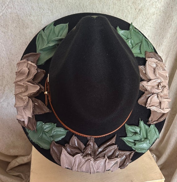 Floral hand Painted Black felt  Hat Hand-painted Floral Horse Cowgirl Hat – Western Rodeo Felt  main image 2