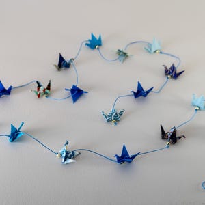 Ghirlanda di gru origami - Decorazione murale fatta a mano - 17 gru di carta giapponesi - Idea regalo zen e poetica
