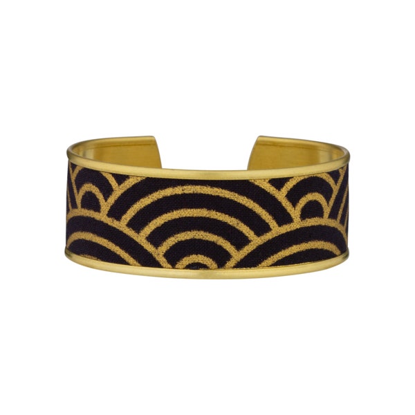 Bracelet manchette laiton et tissus japonais grandes vagues dorées sur fond noir