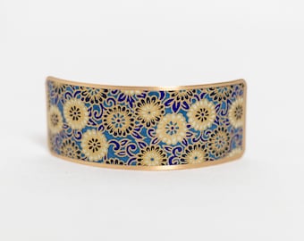 Barrette decorated with Japanese washi paper with a golden flower pattern on a blue background