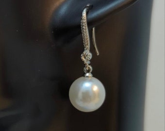 Wedding earrings, bridal earrings, bridesmaid earrings, mothers day gift, gift for her, valentines gift, pearl earrings, faux earrings.