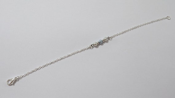 Bracciale Regalo Per Sposa 'Something Blue' - Perle Bianche E Blu Con Cordino Elastico E Biglietto Augurale