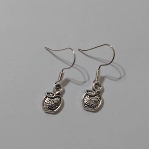 Pendientes de manzana de plata, pendientes de plata, pendientes de manzana, pendientes de manzana de plata, regalo de navidad, regalo perfecto.