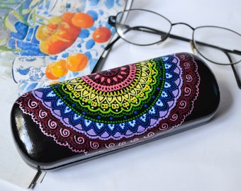 Colorful Mandala Glasses case Rainbow mandala gift Hand painted Eyeglass case Glasses holder Hard eyeglasses case Meditation art Yoga gifts