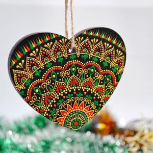 Het houten Ornament van het Hart met Gestippelde Mandala, Hart gevormd Ornament van de Boom, Geschilderde Ornamenten, Hartdecoratie, Hangend Hart