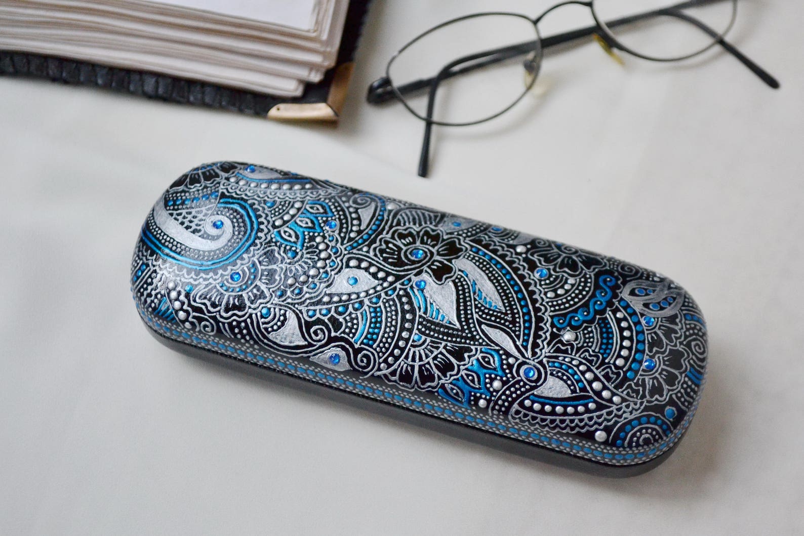 Women hard glasses case Glasses holder eyeglass case Eyewear Etsy