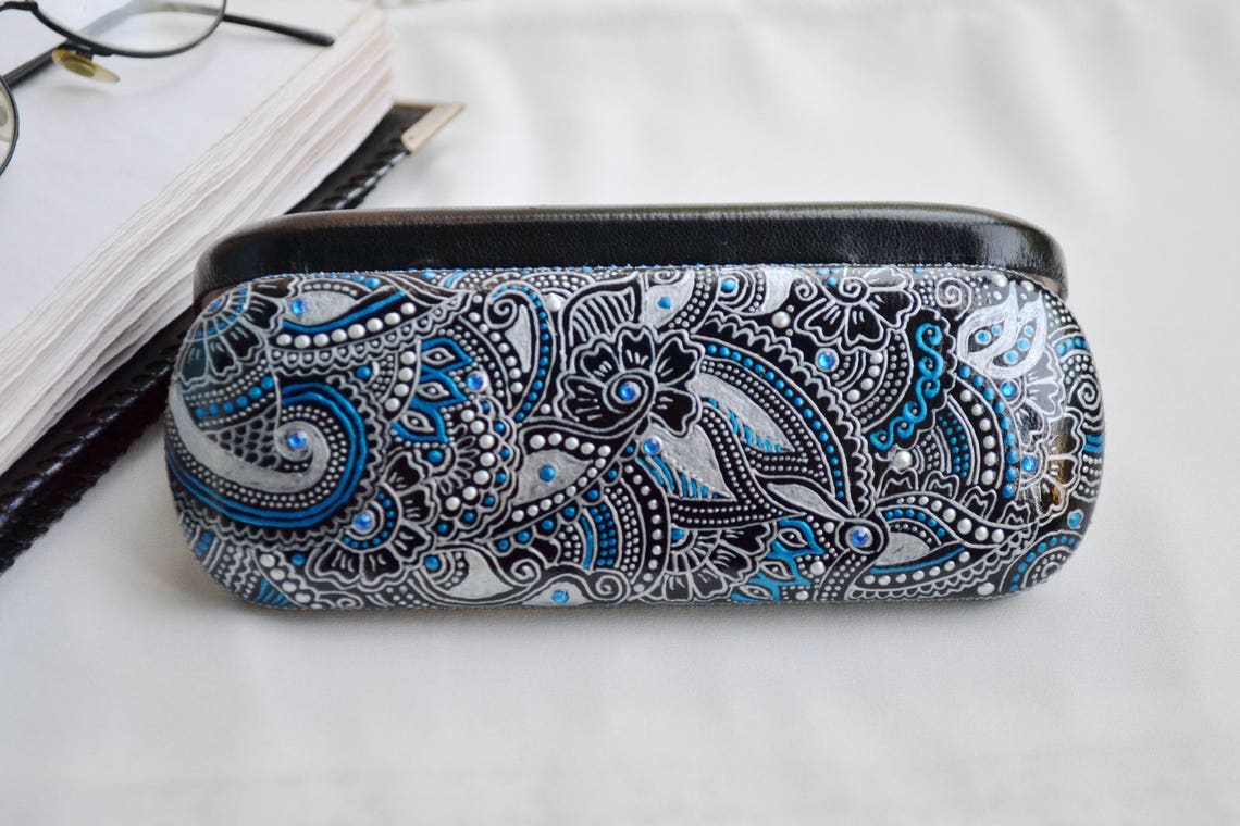 Women hard glasses case Glasses holder eyeglass case Eyewear Etsy