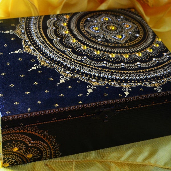 Gold mandala jewelry box Jewellery wooden box Wooden box Acrylic painting Exclusive design Hand painted box Henna mandala Mehndi art
