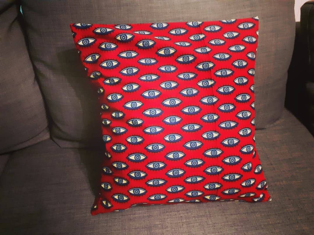 Housse de Coussin en Wax Oeil Rouge