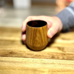 焦がしホワイトオークのウイスキータンブラー | 木製ウイスキータンブラー | 木製ウイスキーグラス | 木製ウイスキーカップ | ウイスキーの味わいを増す | パーソナライズ