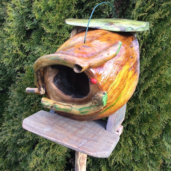 Squirrel nest box, solid wood