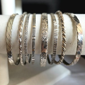 Vintage Mexican Latón Bangle Set of 8 – Silver-Toned Engraved Brass Stack Bracelets – Layered Artisan Statement – Medium 2.5 Inch