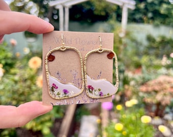 Gold Cutout Floral Square