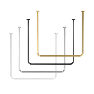 Könnte beinhalten: Eine Auswahl an U-förmigen Duschvorhangstangen in Weiß, Silber, Schwarz und Gold. Diese Deckenmontage-Metallstangen bieten ein minimalistisches Design. Die verschiedenen Farben bieten Optionen für verschiedene Badezimmerstile.