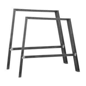 Puede incluir: Dos patas de mesa de metal negro, cada una con un dise&ntilde;o en A inclinado. Las patas son de metal resistente y tienen un acabado negro.