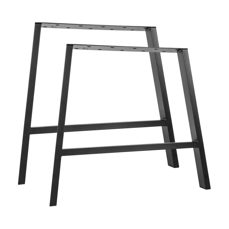 Puede incluir: Dos patas de mesa de metal negro con un dise&ntilde;o en forma de A. Las patas son de metal resistente y tienen un acabado negro con recubrimiento en polvo.