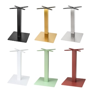Op de afbeelding: Een verzameling van zes metalen tafelpoten in verschillende kleuren. De poten hebben een vierkante voet, een centrale kolom en een viertandige bovenkant. Kleuren zijn zwart, goud, zilver, wit, lichtgroen en rood.