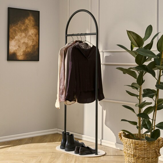 1x Kleiderständer KUPPEL - Stabiler Kleiderständer 173 x 70 cm mit Sinterstein Sockel, Metall Garderobenständer Jackenständer Standgarderobe