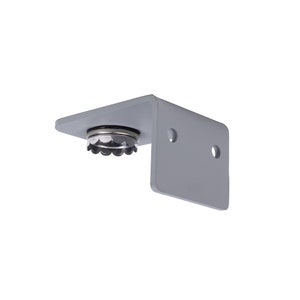 Op de afbeelding: Een grijze metalen beugel met twee gaten en een ronde, zilverkleurige knop aan de bovenkant.