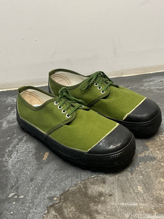 Deadstock Olive Green Plimsols - image 1