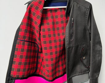 Rzadki rocznik 90. Kurtka Avante Garde Harrington japońskiej marki Pilliq. Rozmiar S-M. Wykonana z wytrzymałej bawełny klejonej i kraty tartan.