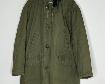 Type B9 US Airforce 1960s Civilian Flight Coat. Emar zippers. Shearling lined hood. Appx Sz M.