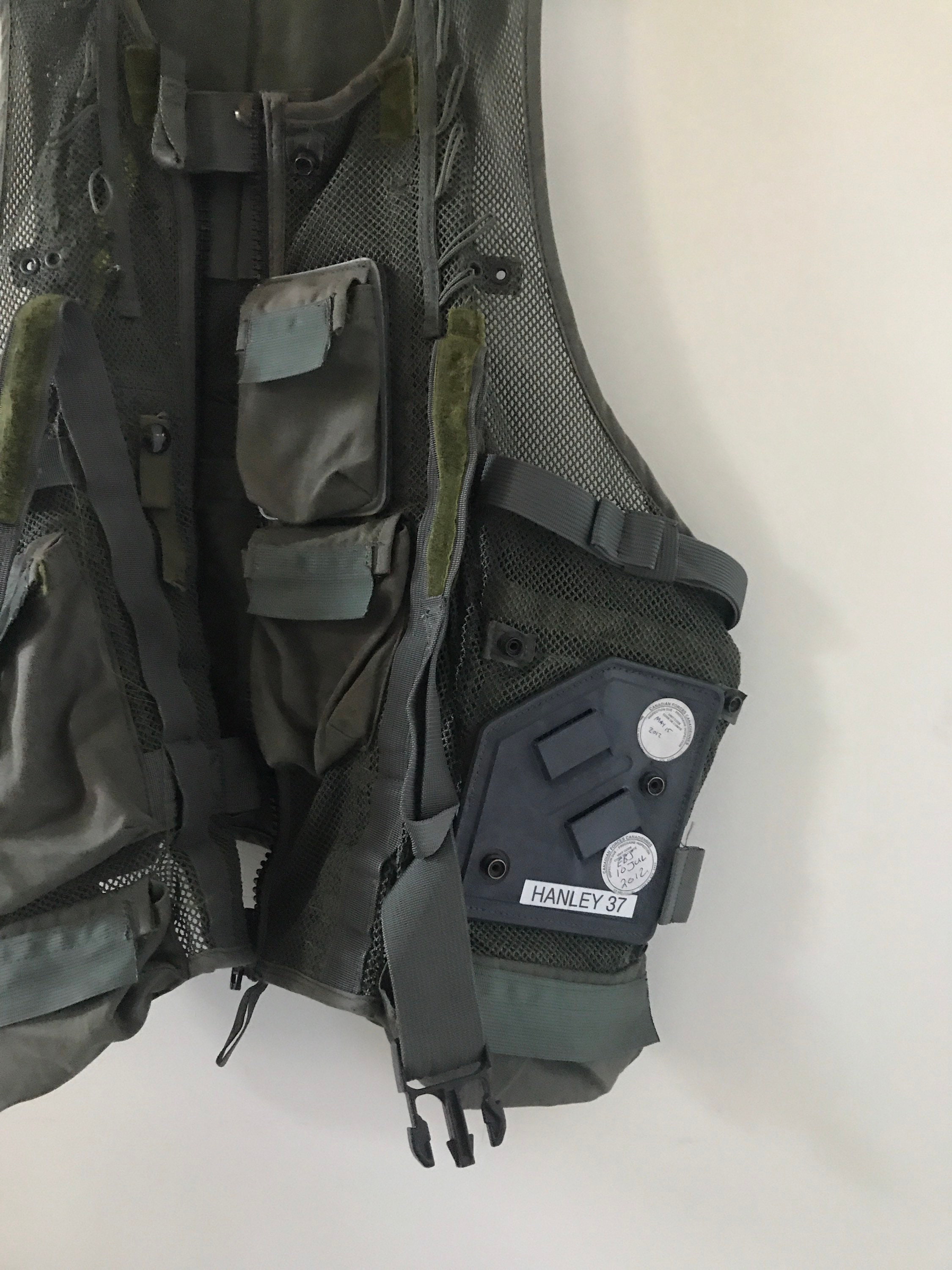 90s Vintage Survival Vest Canadian Military - Etsy 90s Vintage Survival Vest Canadian Military - Etsy