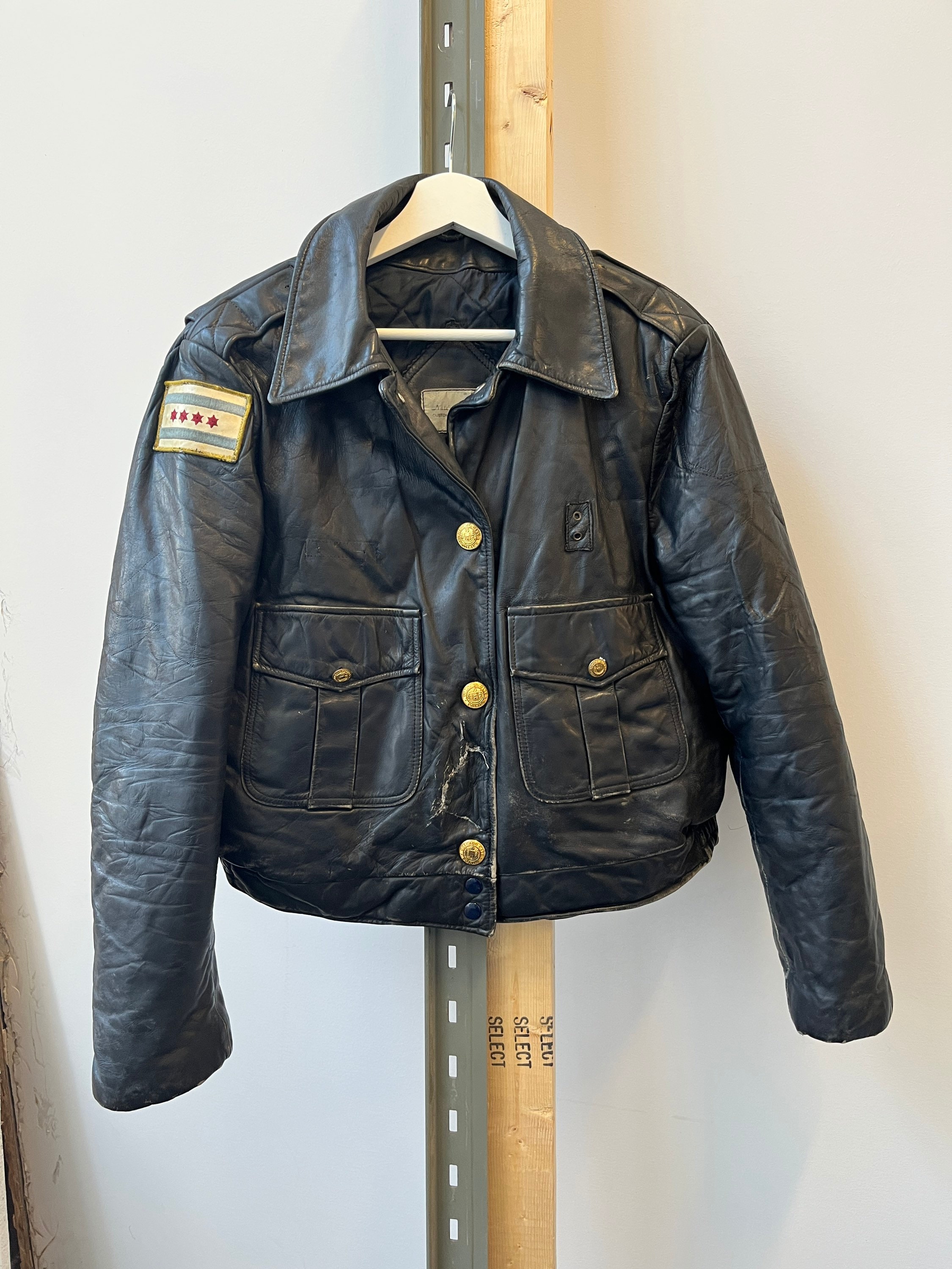 1970s Vintage Chicago P.D Women s Leather Police Officer s Jacket. Made by ubiquitous uniform maker Nate s Leather in Chicago. Sz S M