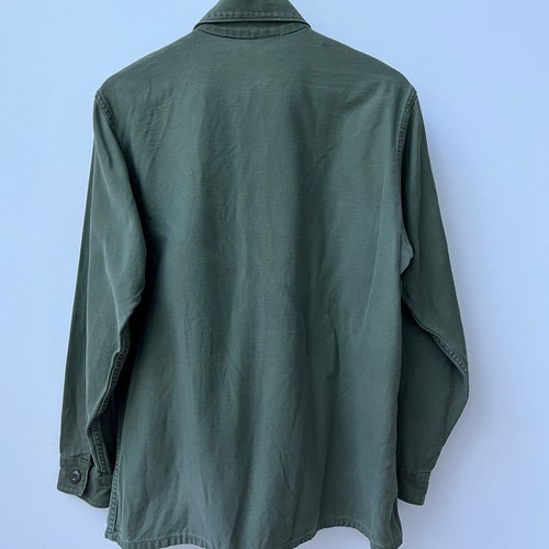 Vintage 1968 OG107 Reverse top Sateen Two pocket Utility Shirt. US military Vietnam era. Beautifully aged, washed down. Appx sz 38 short.