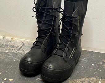 Vintage 1980s Us Military Mickey Mouse Boots. Extreme Cold Weather