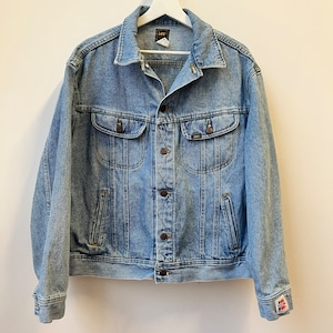 Lee Riders, patente 1980, 153438, jaqueta jeans com lavagem em pedra clara. Tamanho L. Fabricado nos EUA.