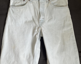 Vintage 1990s Levi’s 550 Jeans – Made in USA – Relaxed fit Tapered leg –Ultra Light Wash. High Rise – Size 31w-34l – Excellent Condition