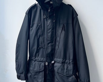 Kurtka typu parka 90s Vintage Canadian Navy Packable Utiliy Parka z czarnej technicznej bawełny, rozmiar 73/40. Bogato zdobiona detalami.