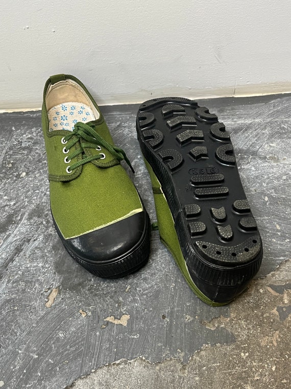 Deadstock Olive Green Plimsols - image 4