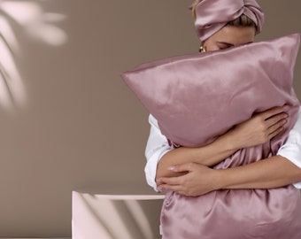 Mulberry Silk Pillowcase: 22 Momme, Anti-Aging Beauty Sleep