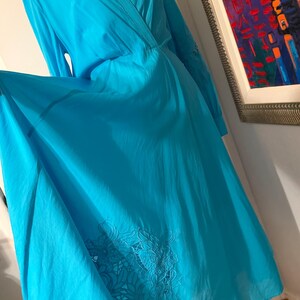 Puede incluir: Un letrero de madera r&uacute;stico con el texto "Welcome to our home" en un estilo manuscrito. El letrero presenta un acabado envejecido y un dise&ntilde;o simple y acogedor, perfecto para un porche o entrada.