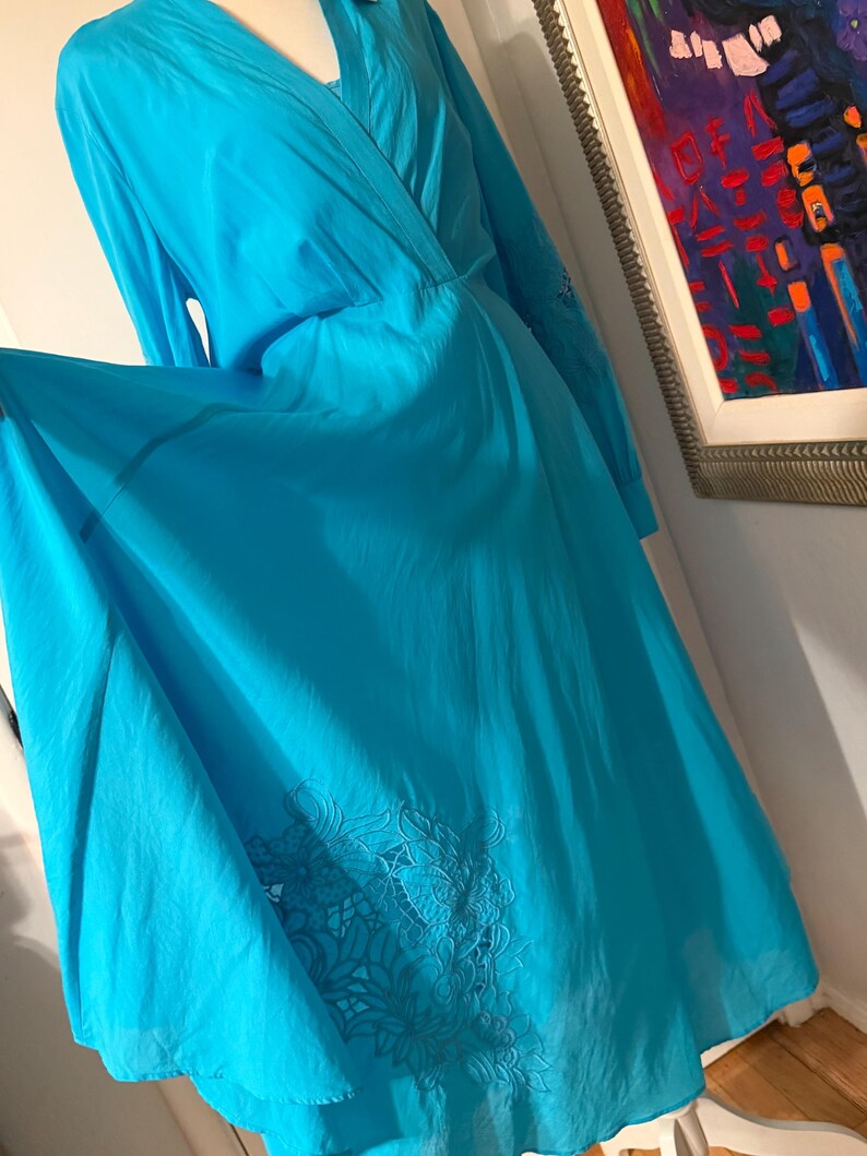 Puede incluir: Un letrero de madera r&uacute;stico con el texto "Welcome to our home" en un estilo manuscrito. El letrero presenta un acabado envejecido y un dise&ntilde;o simple y acogedor, perfecto para un porche o entrada.