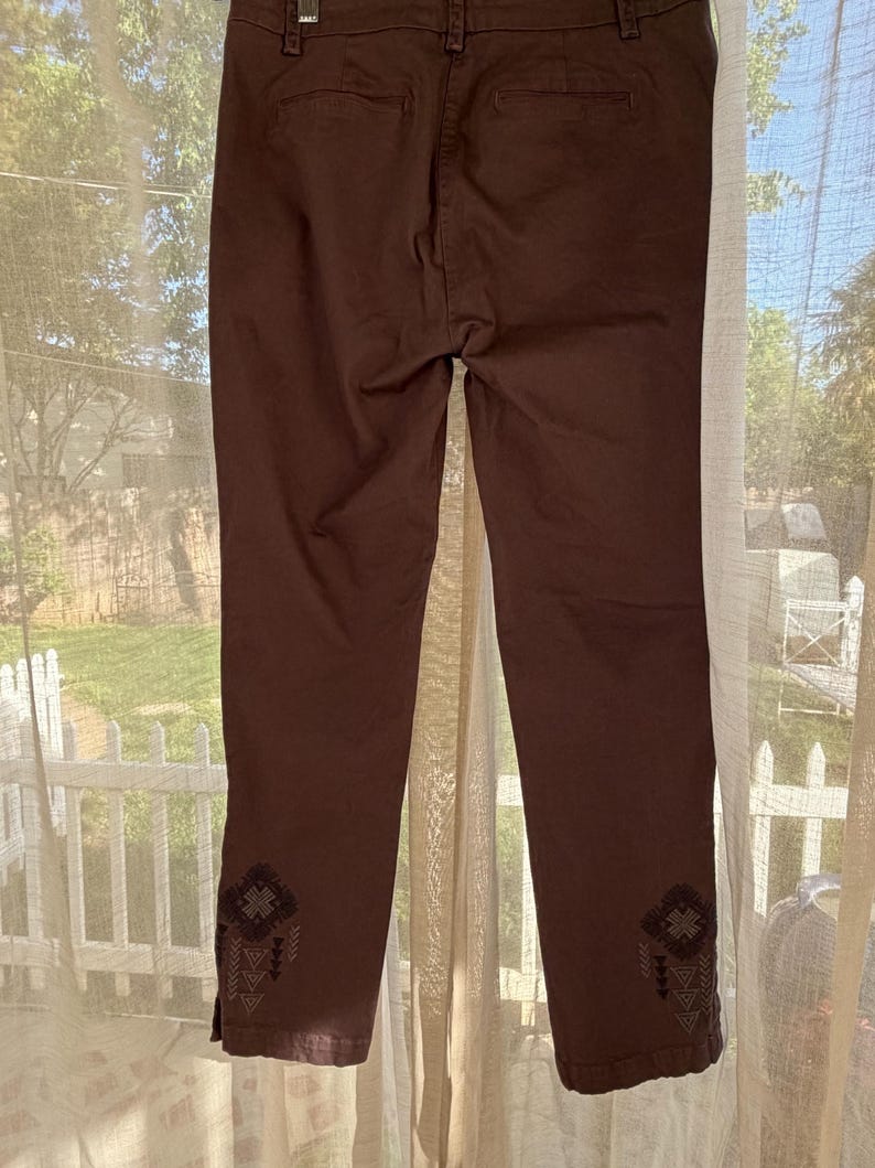 May include: A rectangular wooden sign, distressed for a rustic look, bearing the handwritten text "Welcome to our home". The sign is designed for welcoming guests and can be used indoors or outdoors.