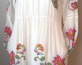 NWT Johnny Was  -  White Cotton Dress Floral Embroidered Size S With Slip
