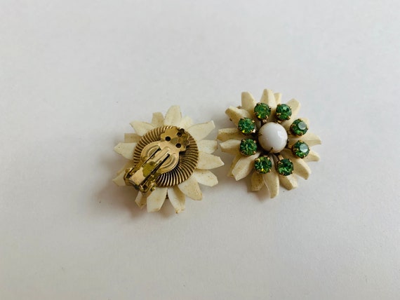 Vintage Pair of Clip on Earrings, Costume Jewelry - image 3