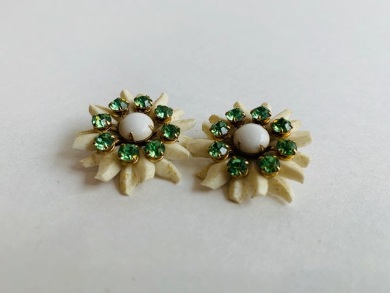 Vintage Pair of Clip on Earrings, Costume Jewelry - image 6
